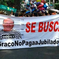 Profesores jubilados protestan en Cuernavaca para exigir el pago de un bono