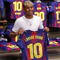 Tras polémica por fiesta, Lamine Yamal hereda el icónico 10 del Barcelona