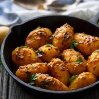 La receta de papas al ajillo que te salva cualquier comida: ajo, perejil y magia en 15 minutos