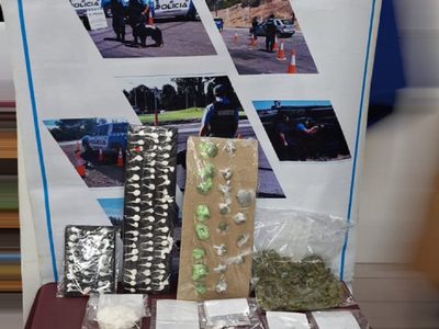 Secuestran droga y 1 millón de pesos en dos casas del barrio Villa Ceferino por narcomenudeo