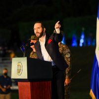 El presidente de El Salvador amenazó con quitar la comida de las prisiones si siguen los homicidios