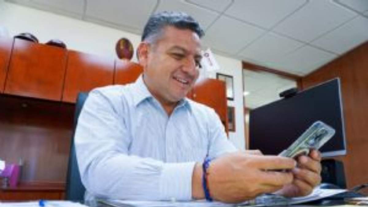 El secretario de Administración del IPN, Javier Tapia Santoyo fue suspendido