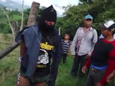Habitantes de Ocosingo prenden fuego a un hombre acusado de robar guajolotes