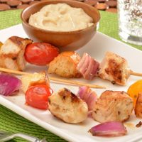 Brochetas de pollo: facilísimas de hacer para picotear y ver el juego de la selección con una rica comida