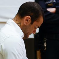 Dani Alves es condenado a cuatro años y medio de prisión por la violación a una joven