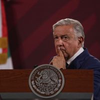 El INE no ha podido notificar a AMLO porque la Consejería Jurídica... está de vacaciones