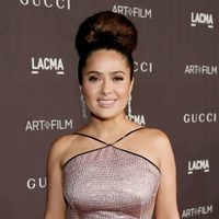 ¡Wow! Salma Hayek encontró el equilibrio perfecto entre el estilo y lo cómodo. ¡Qué diosa!