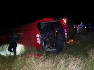 Volcadura de autobús en Tamaulipas deja nueve personas lesionadas