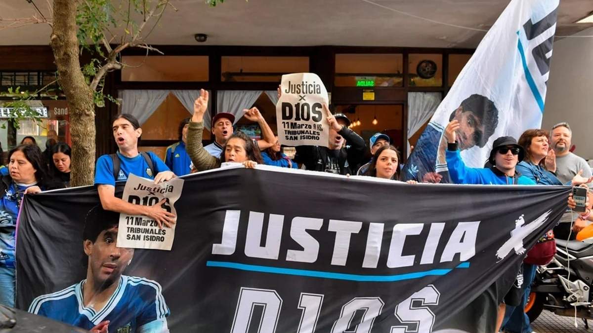 El 17 de marzo de 2026 se reanudará el juicio por la muerte de Maradona.