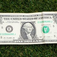 A revisar debajo el colchón: el billete de dólar que puede hacerte ganar una verdadera fortuna debido a este error