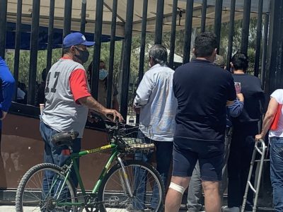 Salud de Coahuila se pronuncia sobre supuesta muerte en fila de vacunación