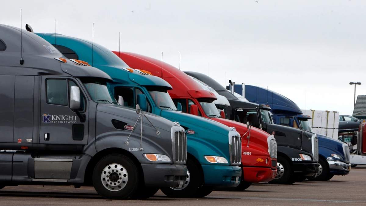 California retrasa revocación de 17 mil licencias de conducir comerciales tras demanda de inmigrantes