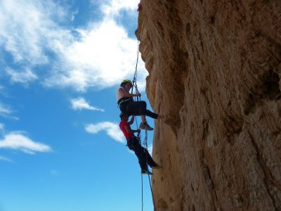 Recomiendan capacitarse para practicar la escalada en las montañas de Neuquén
