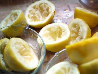 No tires los limones usados y hacete este condimento espectacular y llevá tus comidas a otro nivel