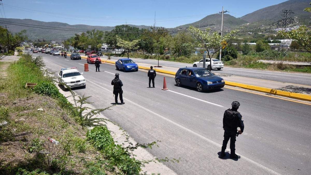 Operativos en el boulevard Chilpancingo-Petaquillas