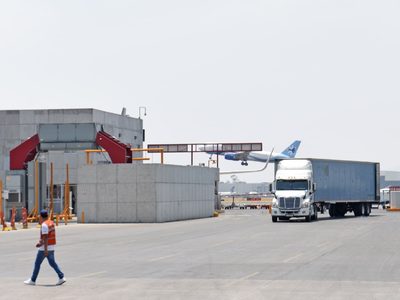 Sedena y Semar asumen el control total de las aduanas del país