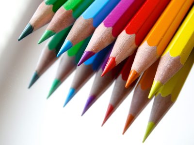 No tires los lápices de colores que están por terminarse: creá este diseño tan original para decorar tu casa
