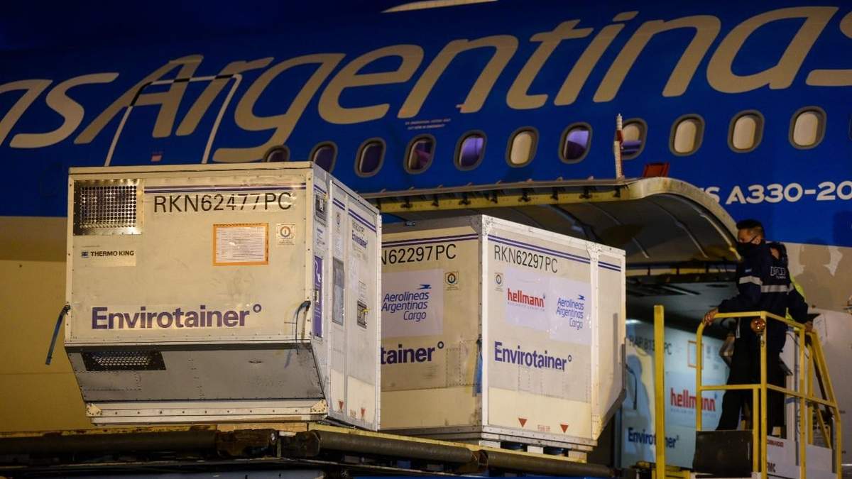 El contrato firmado con la farmacéutica china estima el envío de 8 millones de dosis para agosto. Fuente: (Twitter)