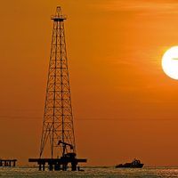 La OPEP y sus aliados elevarán su oferta de petróleo en 432 mil barriles diarios desde mayo
