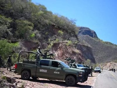 Reportan enfrentamiento entre grupos armados y el Ejército en la sierra de Badiraguato