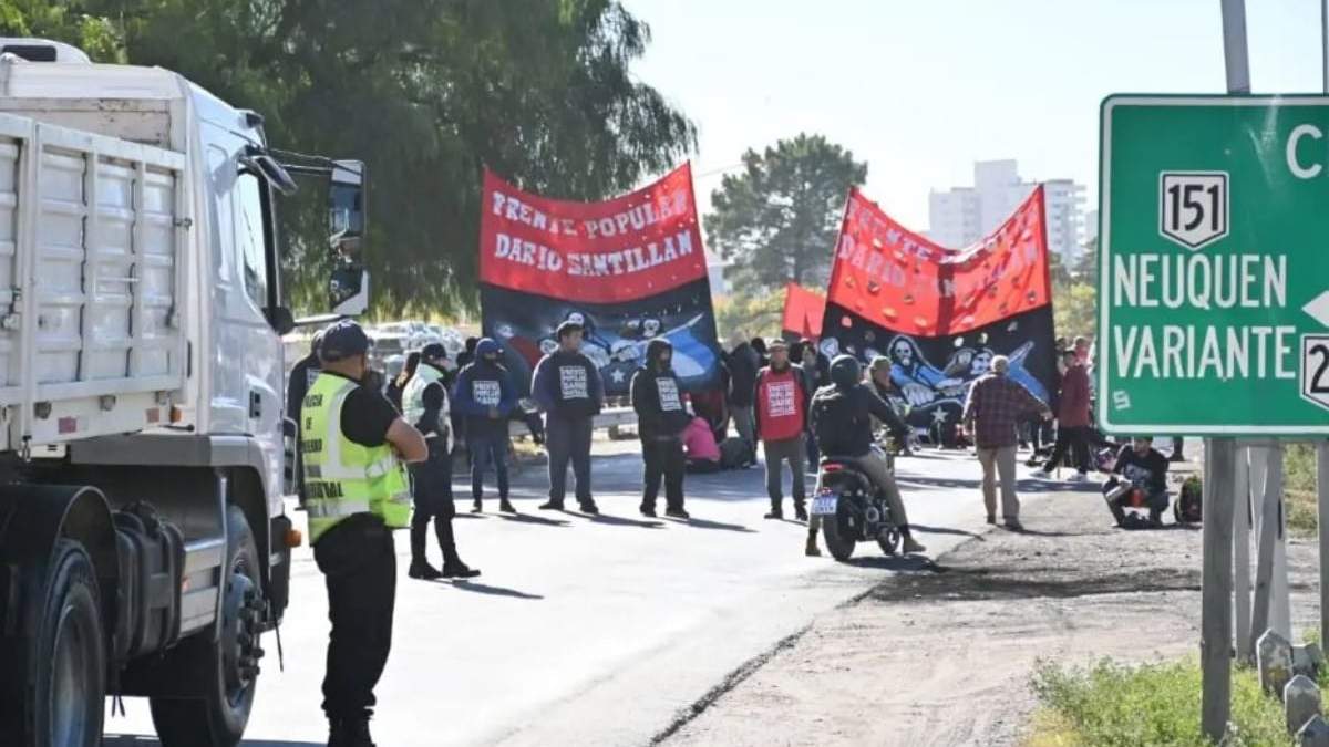 Corte total en el puente que une Cipolletti y Neuquén. Fuente: (Twitter)