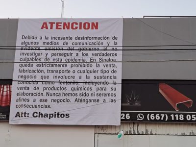 "Chapitos" se deslindan de producción y trasiego de fentanilo; colocan mantas en Sinaloa