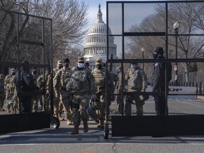 Intenta ingresar a la zona del Capitolio con credencial falsa, un arma y 500 balas