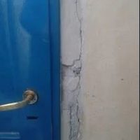 La escuela primaria N° 71 de Tres Chorros reclama por grietas en paredes y pisos