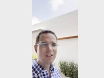 Anaya le da permiso a AMLO para su caguama: "yo me estoy tomando una Victoria aquí en la CDMX"