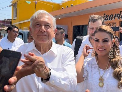 Así fue la sorpresiva visita de AMLO a Marquelia para apresurar obras (Videos)