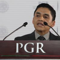 Que exmando de la SEIDO detenido comparezca ante el GIEI, exigen padres de normalistas