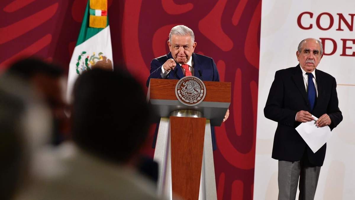 El presidente López Obrador y Pablo Gómez durante la conferencia matutina de este jueves