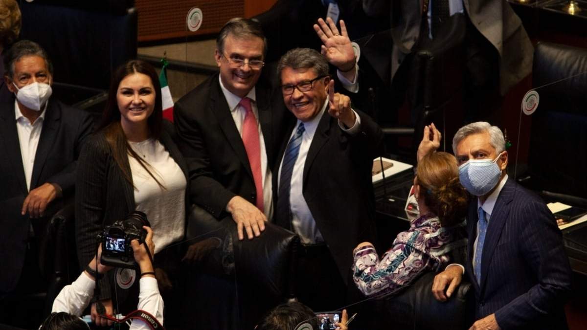 Marcelo Ebrard y Ricardo Monreal en el Senado