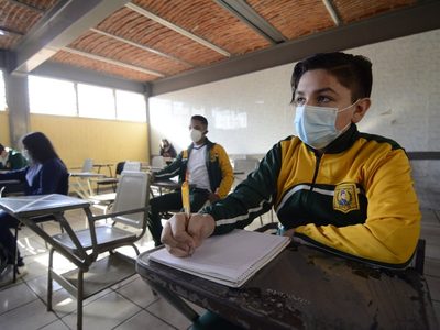 Docentes públicos en Paraguay vuelven a las aulas de clases desde mañana
