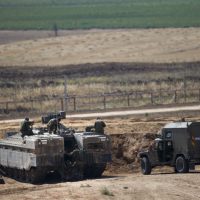 Israel despliega nuevamente tropas en la frontera con Gaza; suman 104 palestinos muertos