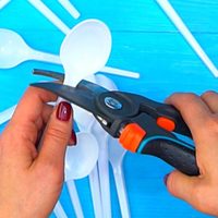 No tires las cucharitas de plástico: mirá cómo hacer una flor decorativa con estilo