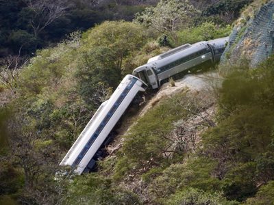 Conductor y jefe de despachadores del tren descarrilado no tenían licencia ferroviaria vigente
