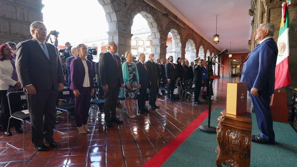 "Corcholatas" frente a AMLO