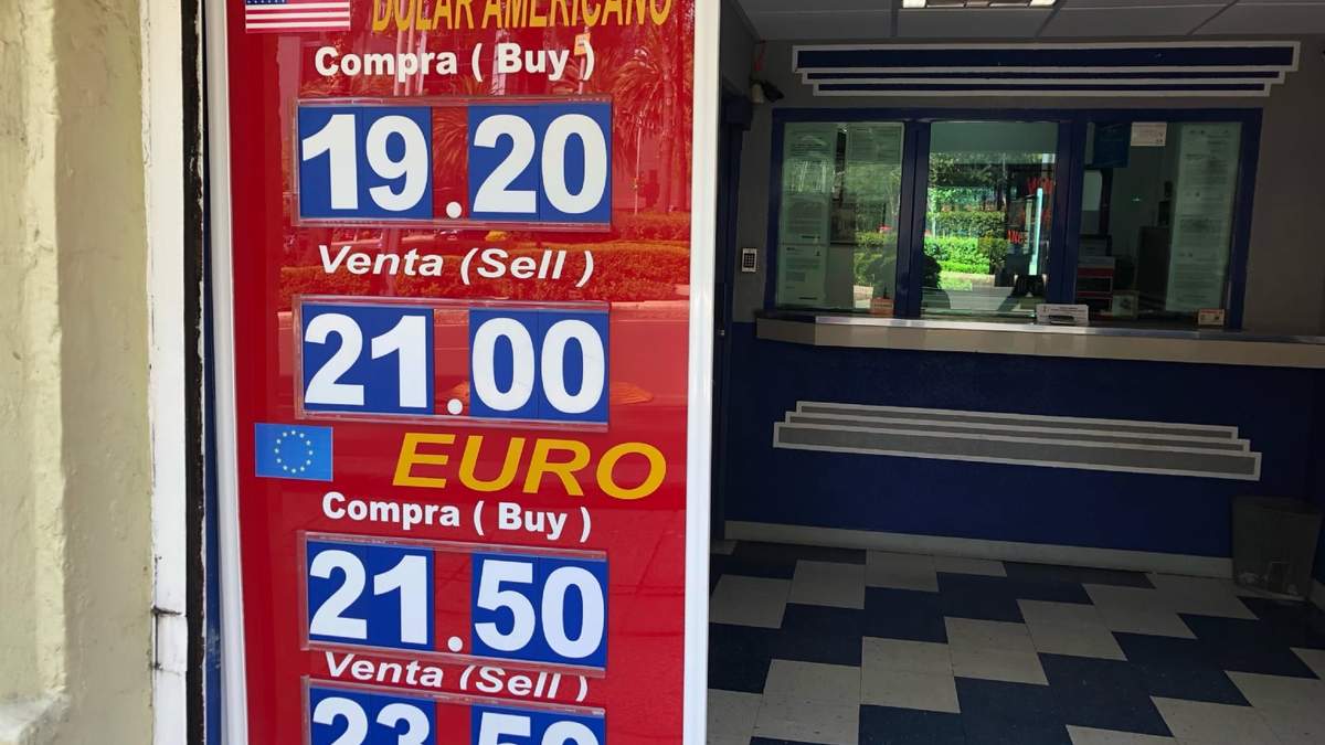 En ventanillas bancarias el billete verde se ofertó en 21.03 unidades