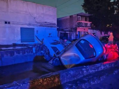 Vuelve a inundarse Chalco por desbordamiento de canal en San Mateo Tezoquipan