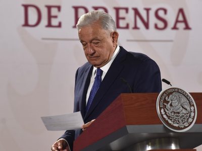 AMLO aplaude que Sheinbaum "eligió bien" a nuevos titulares de Sedena y Semar