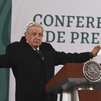 Gobernadores de la 4T salen en defensa de AMLO: "un estadista que rompió con el viejo régimen"