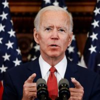 Biden critica a Trump por dividir a su país y lo tilda de racista