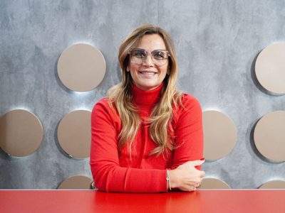 Tan bella como ella: así es Ana, la madre de Amalia Granata que conserva un muy bajo perfil