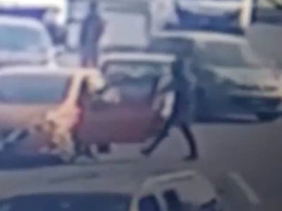 Frustran asalto a un automovilista y dan golpiza a joven ladrón en Ecatepec (Video)
