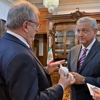 WBSC nombra a López Obrador embajador global del beisbol