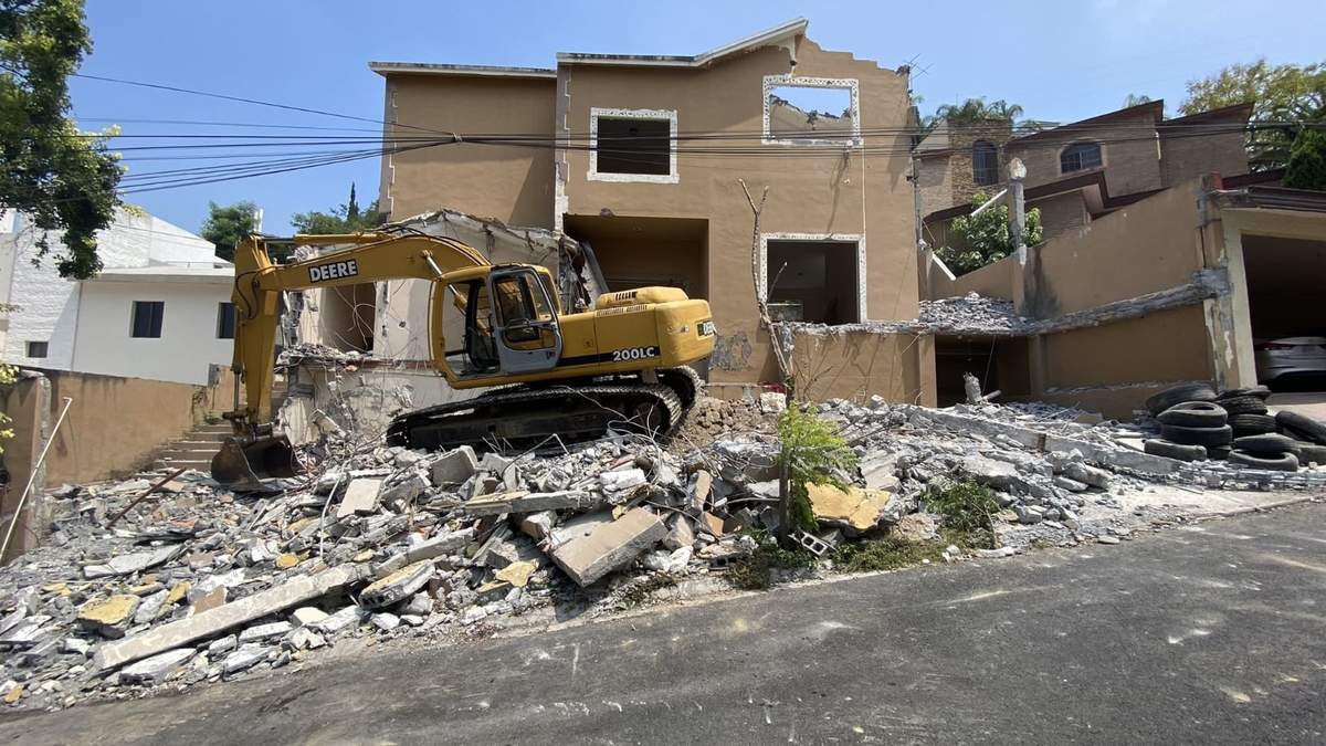 Demolición de la casa donde fueron los crímenes de Santoy