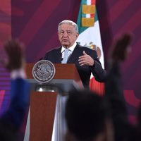 AMLO cuestiona que el ministro Luis María Aguilar tenga 50 abogados a su servicio y no resuelva