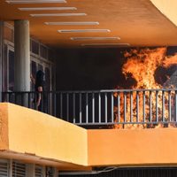 Vandalizan Rectoría en marcha de estudiantes contra director de la Facultad de Artes y Diseño