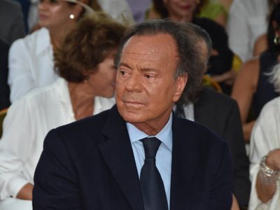 El coronavirus habría llevado a Julio Iglesias a tomar una drástica decisión por su salud